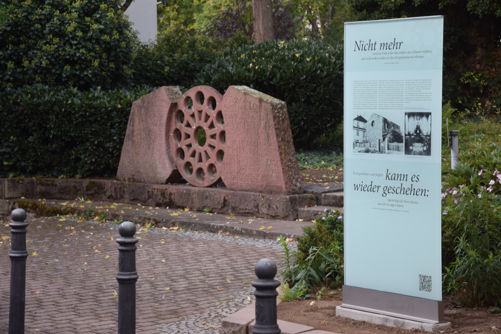 Neue Stele an der Gedenkstätte